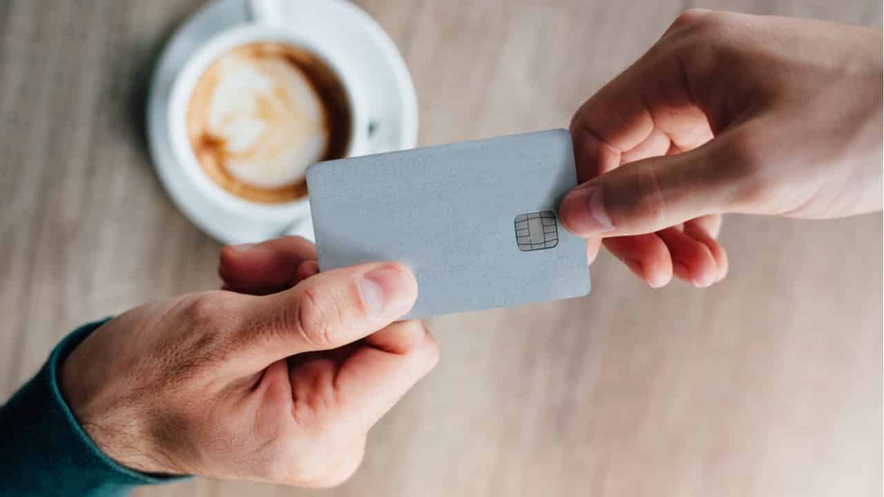 40% dos consumidores utilizaram cartão de crédito de fintechs nos últimos 12 meses