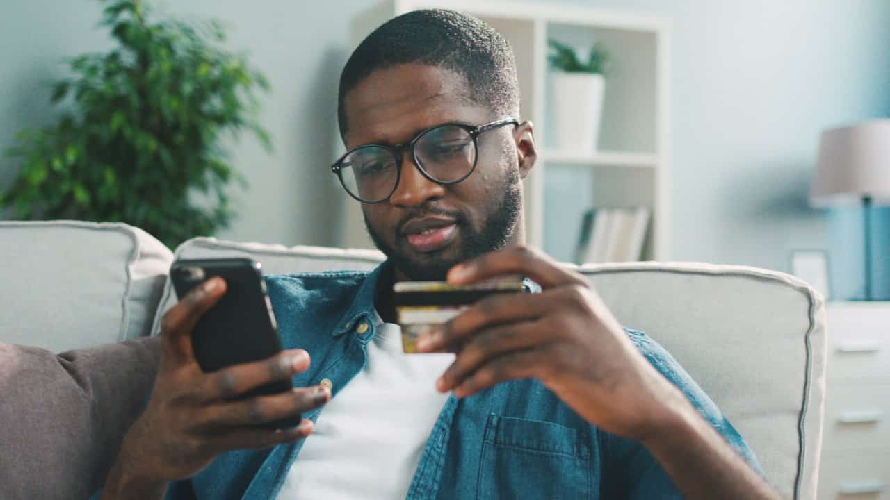 Pedir aumento de limite no cartão de crédito pode diminuir o score?