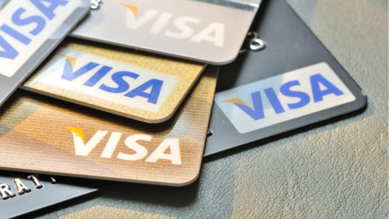 VISA agora é a bandeira preferencial para emissão de cartões da Caixa