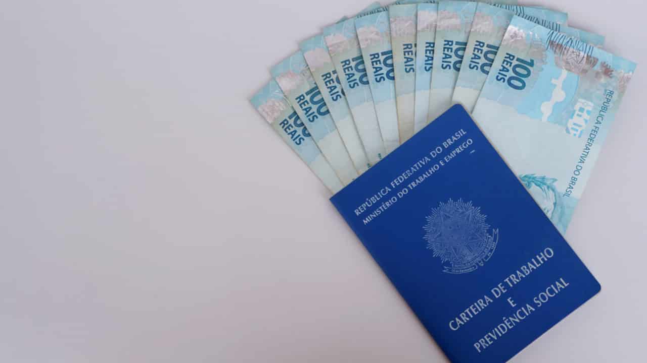 Prazo para retirar até R$ 1045 do abono salarial PIS/Pasep está terminando