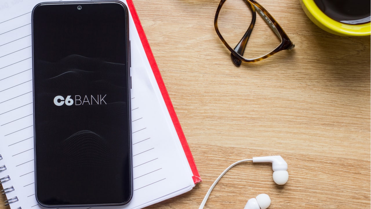 Parceria entre TIM e C6 Bank promete mais ofertas de serviços, contemplando desbancarizados