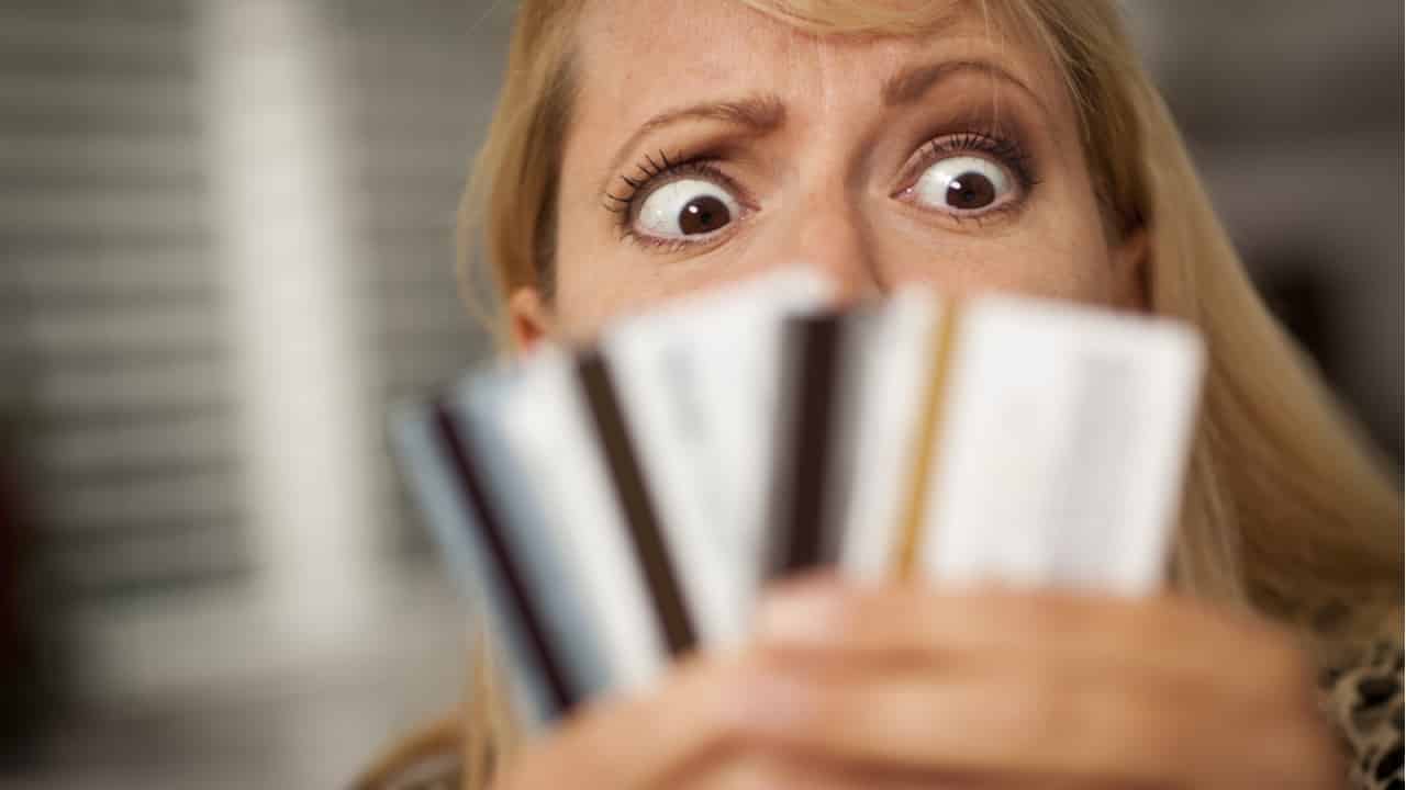 Ao contrário do Nubank, Banco Inter e Neon cortam juros e dão mais prazo nas faturas do cartão de crédito