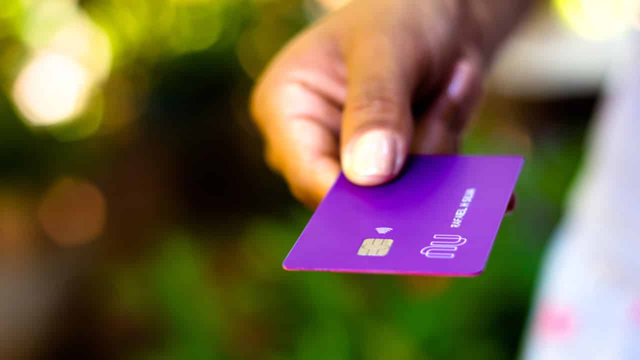 Nubank reduz em até 80% as taxas de juros e agora permite parcelar fatura em até 12 vezes