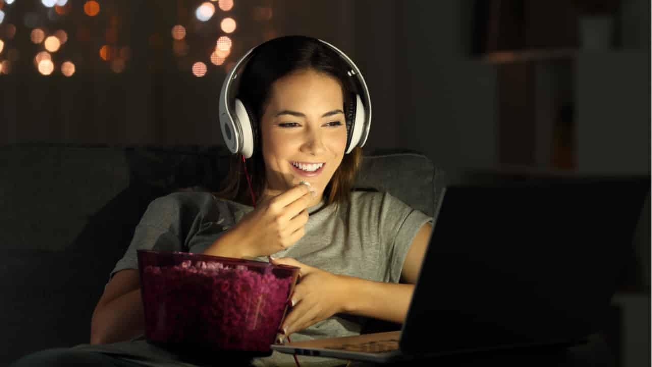 Quarentena: dicas de filmes, livros e perfis para aprimorar seus investimentos