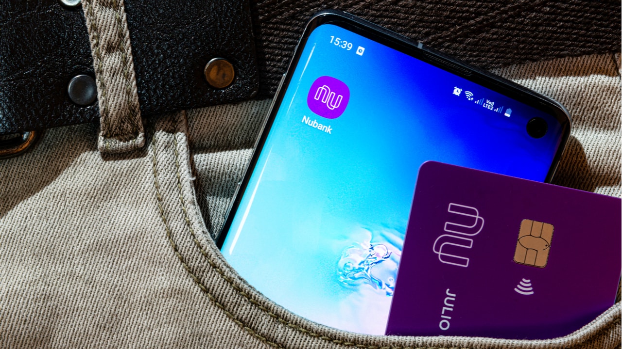 Como conseguir um cartão Nubank com nome sujo no SPC e Serasa?