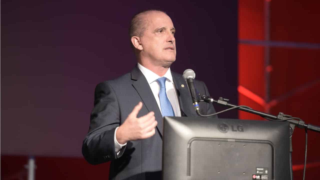 Onyx admite que governo estuda prolongar o Auxílio Emergencial