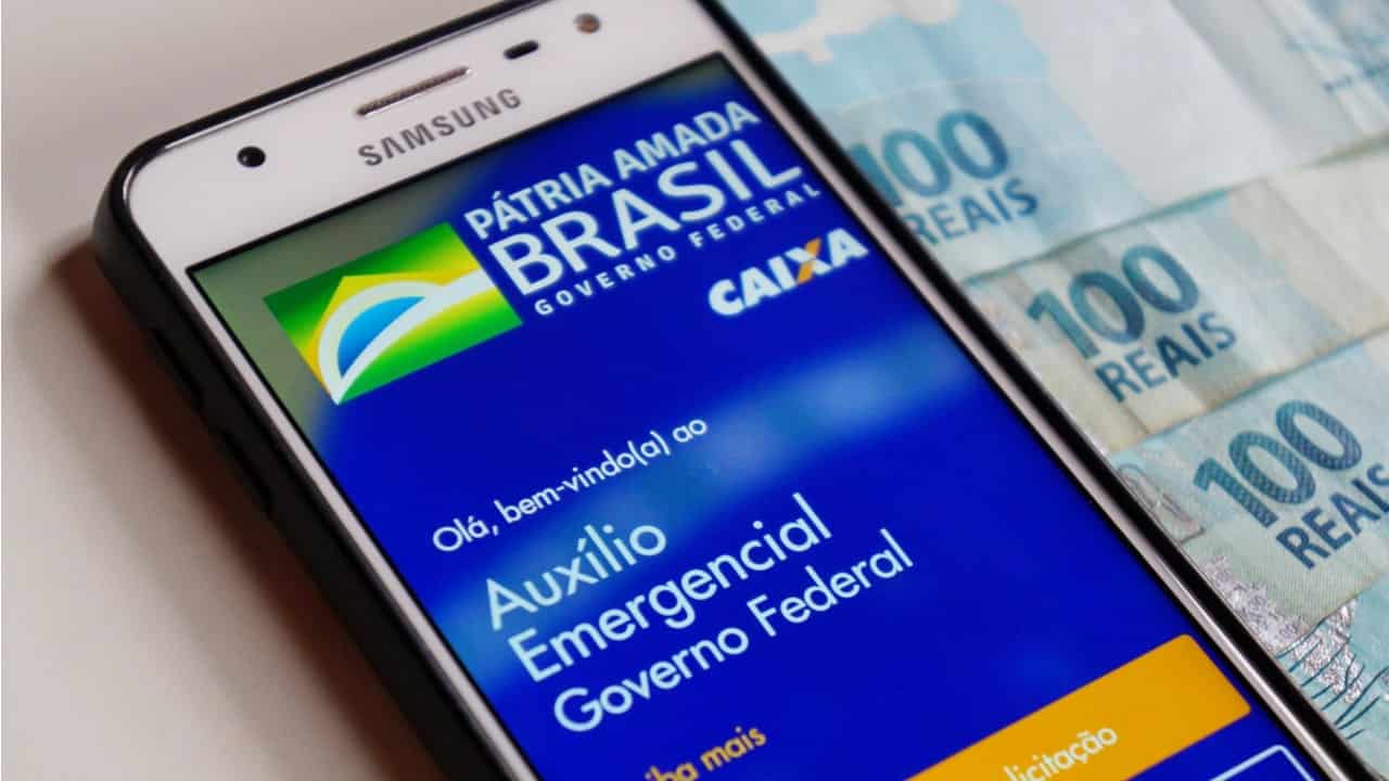 Pessoas que trabalharam nos últimos 3 meses não têm direito a receber o Auxílio Emergencial?