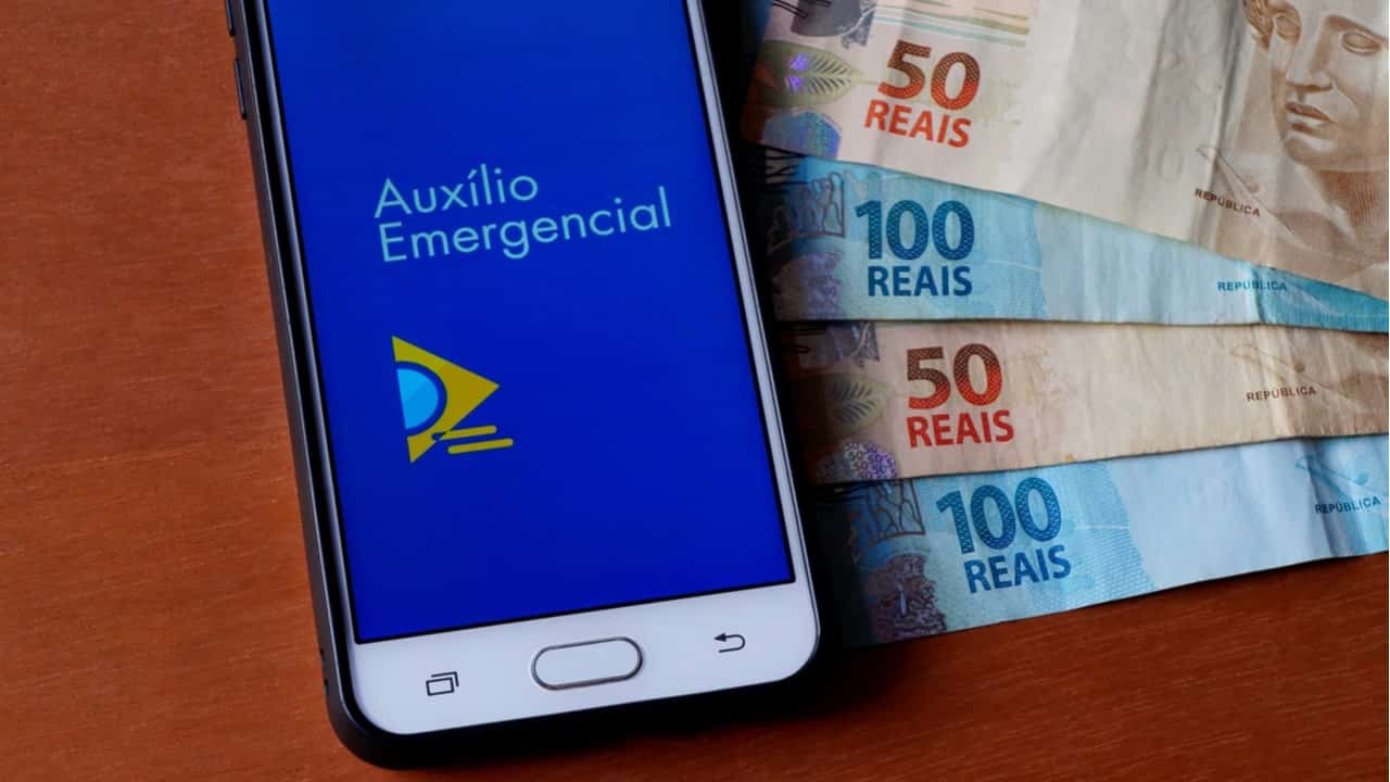 Beneficiários do Auxílio Emergencial com contas fora da Caixa terão depósito após o dia 30