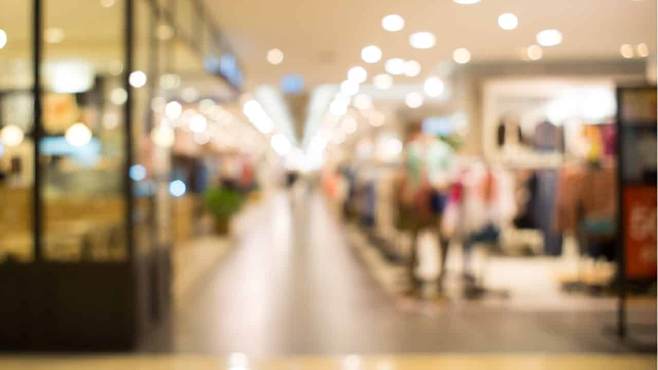 Fazer um empréstimo bancário para ampliar instalações