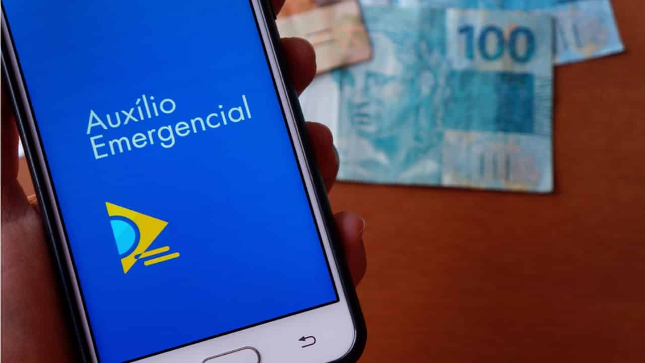 Beneficiários do Bolsa Família e novos aprovados no auxílio emergencial recebem hoje