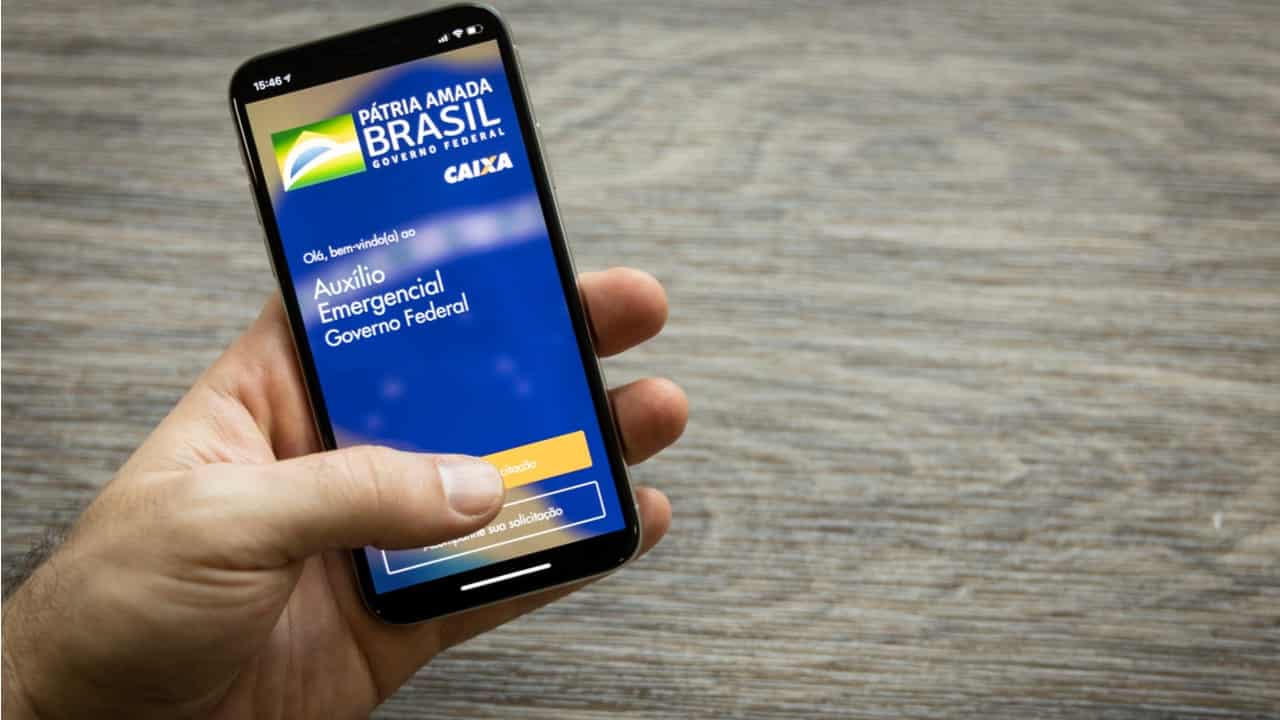 Relatório do TCU mostra que 620 mil pessoas receberam auxílio emergencial indevidamente