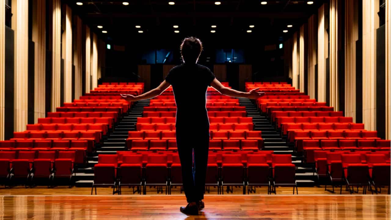 Renda emergencial para profissionais da cultura entra em vigor