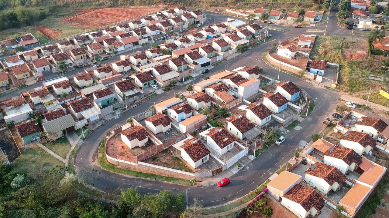 Lançado hoje por Bolsonaro, programa habitacional Casa Verde e Amarela promete ter menores juros da história