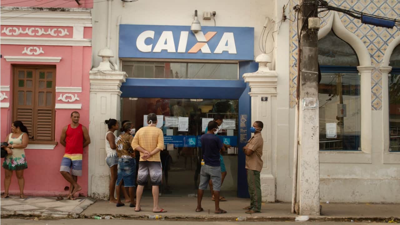 770 agências da Caixa estarão abertas neste sábado (22) para pagamento do FGTS e do Auxílio Emergencial