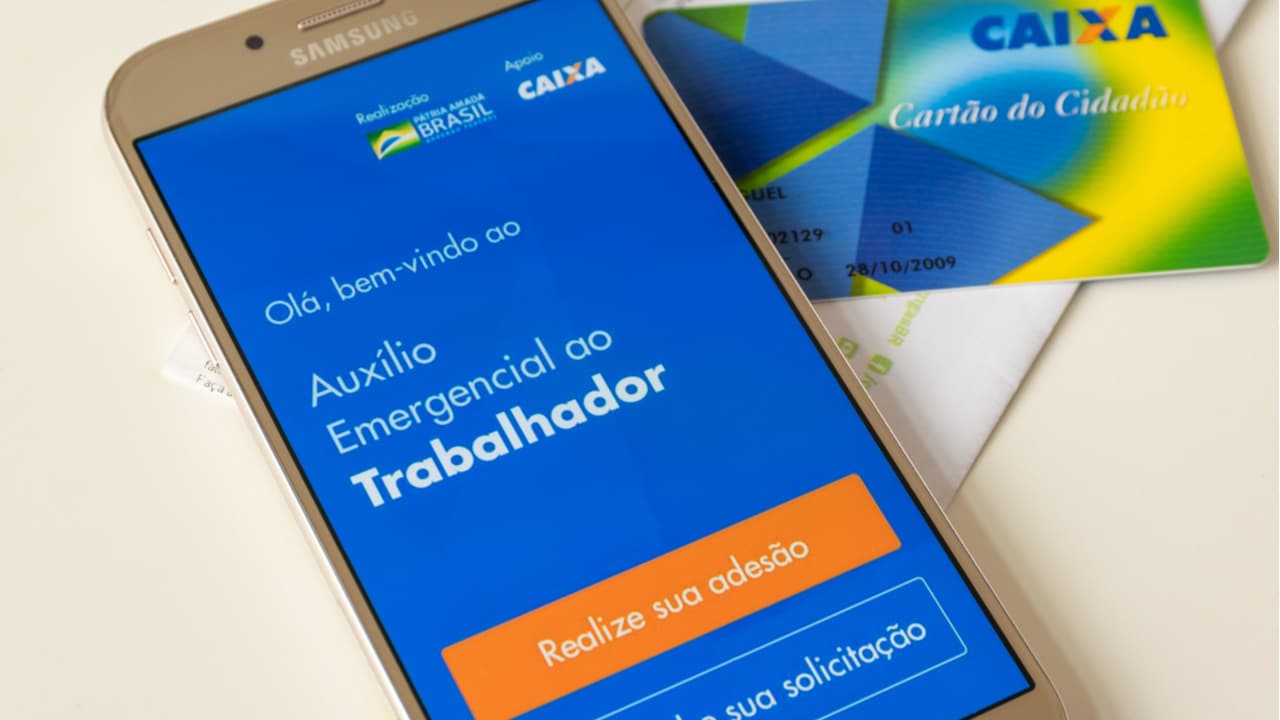 Quase 1 milhão de pessoas ficam sem auxílio e Bolsa Família por erro do Governo