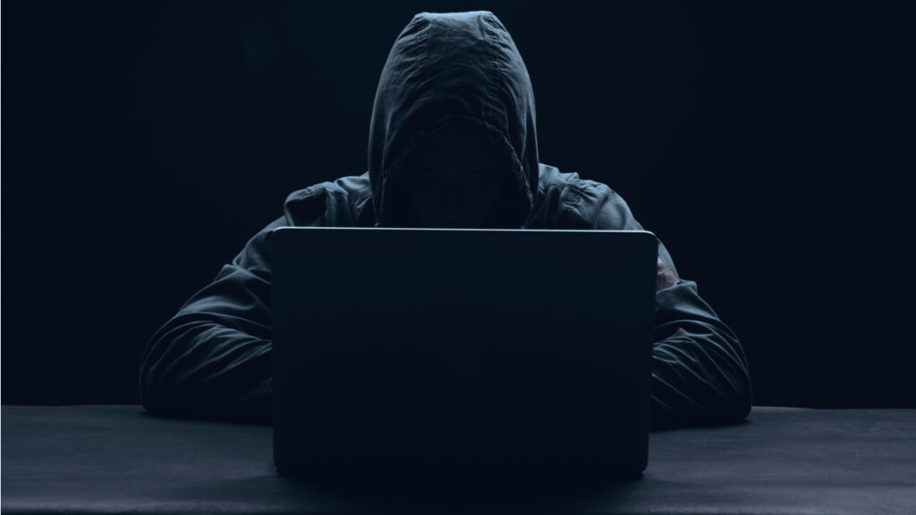 Hackers vazam dados de clientes