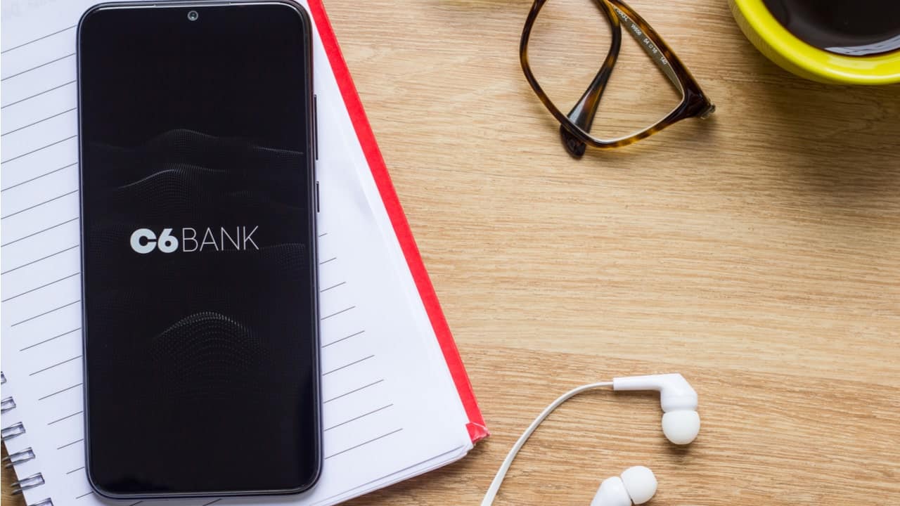 C6 Bank dá pontos Átomos para quem cadastrar celular e CPF como chaves Pix