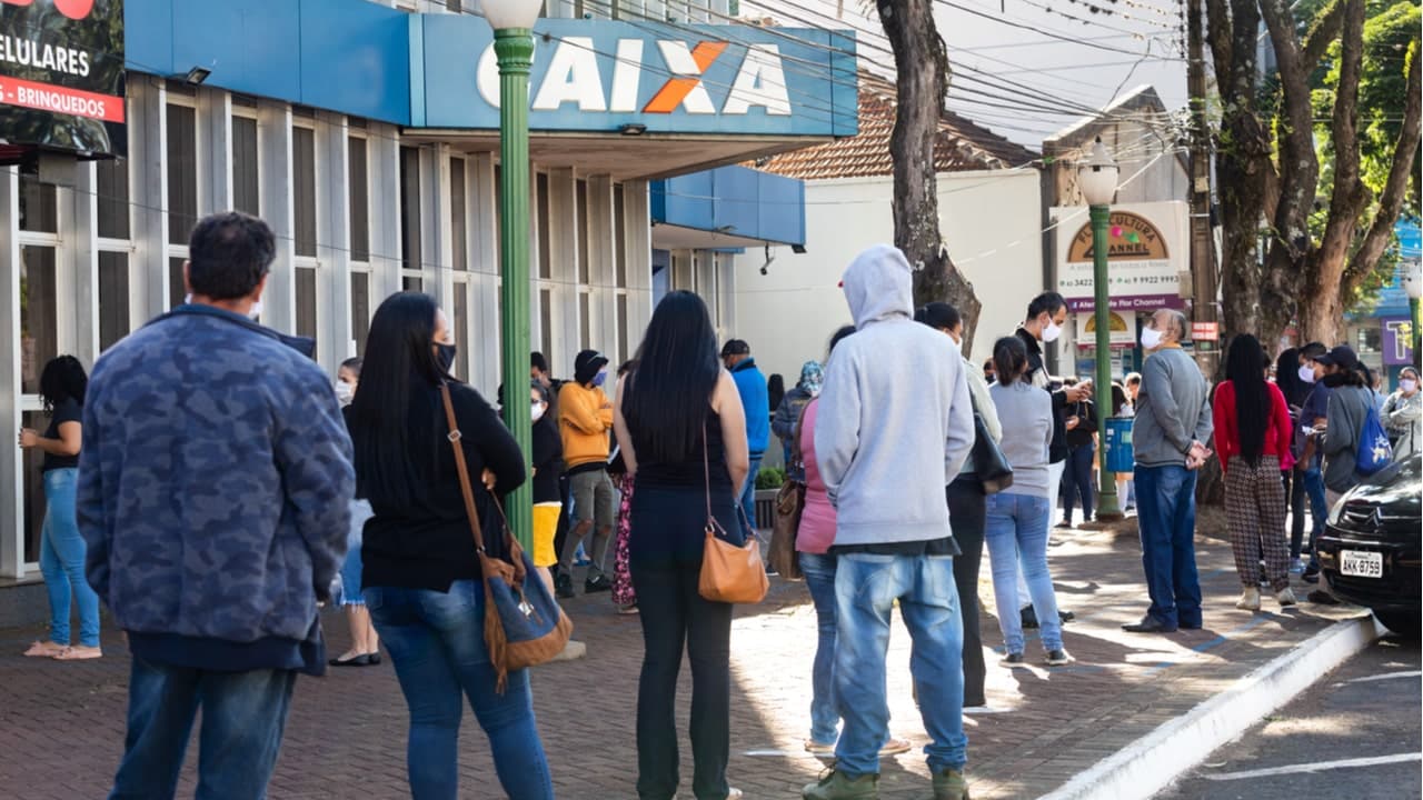 Caixa vai abrir 770 agências neste sábado (03) para pagar auxílio emergencial e FGTS