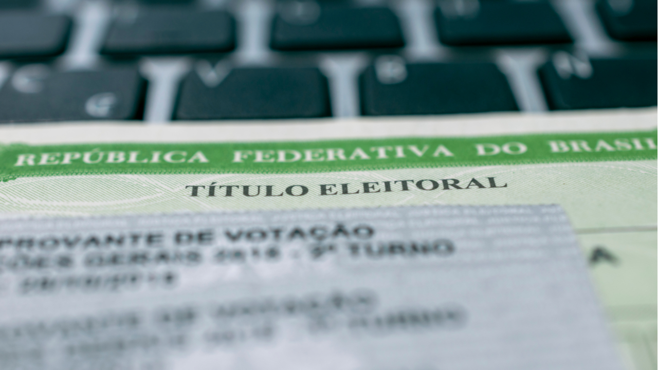 Centenas de candidatos milionários recebem auxílio emergencial ou Bolsa Família