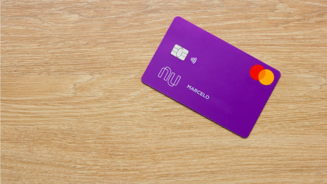 Nubank pode aprovar cartão de crédito para cliente sem renda e com score baixo?