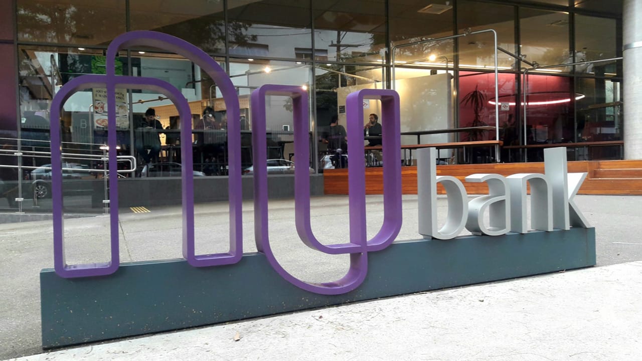 Nubank alcança a incrível marca de 30 milhões de clientes e lança dicionário virtual
