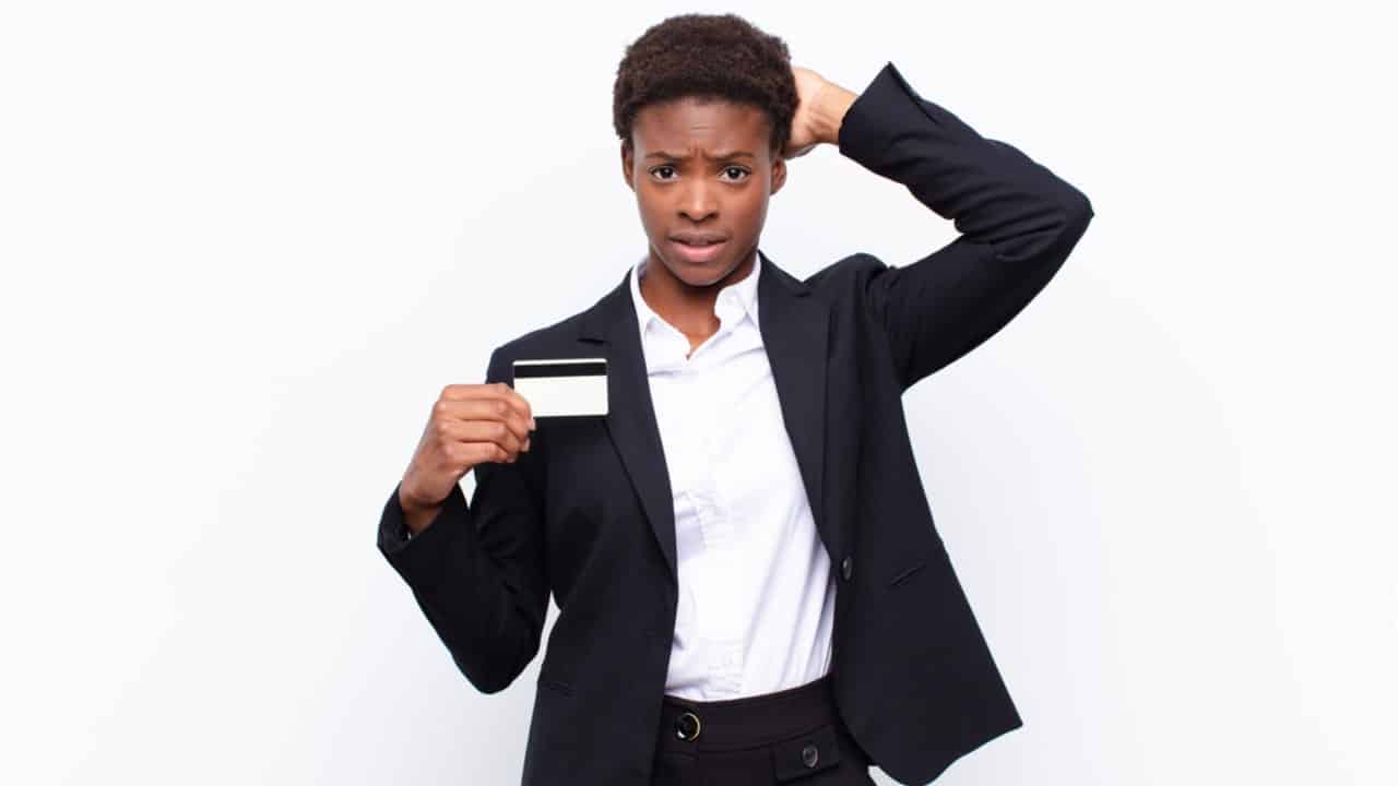 Pedir aumento de limite no cartão de crédito com muita frequência reduz o score de crédito?