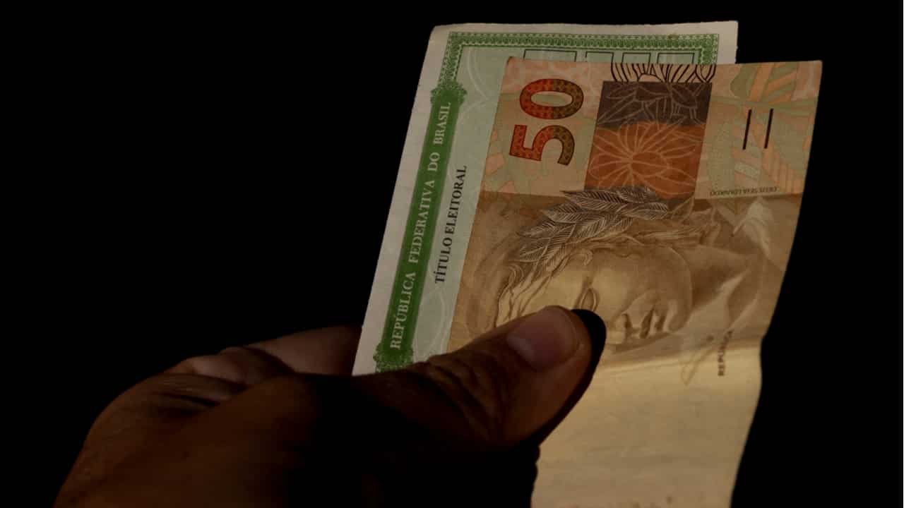 Beneficiários do auxílio emergencial doaram mais de R$ 50 milhões para campanhas eleitorais