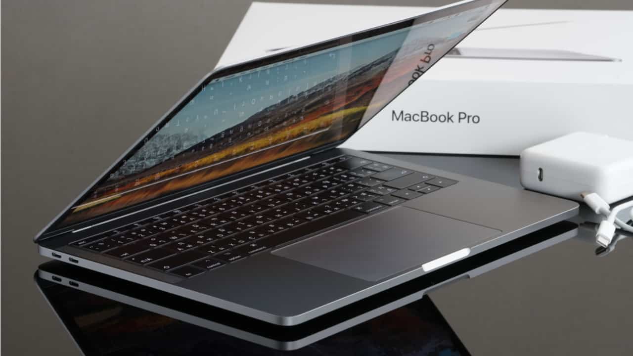 Receita Federal realiza leilão com MacBook a R$ 4 mil e iPhone 13 por apenas R$ 713