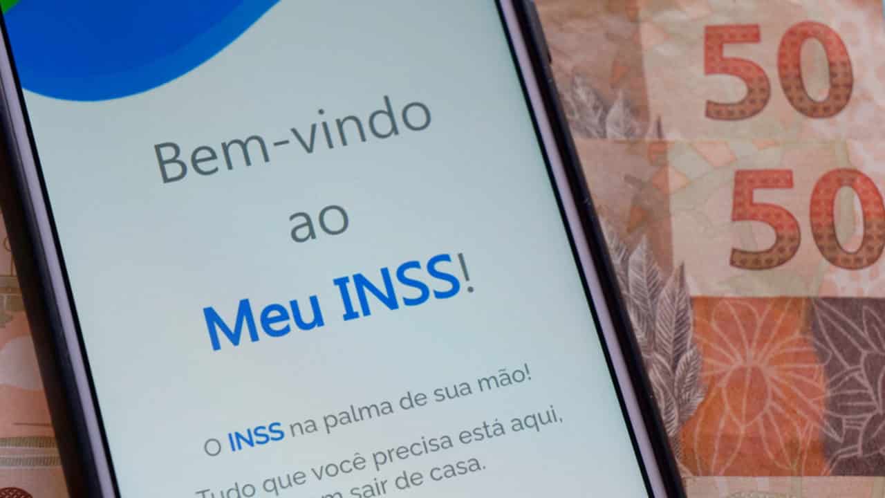abono aposentados e inscritos no BPC