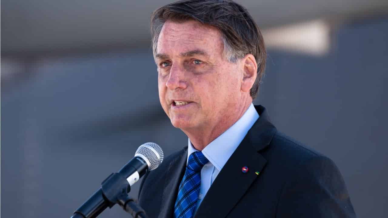 Bolsonaro deve prorrogar o auxílio emergencial nesta sexta-feira (25)