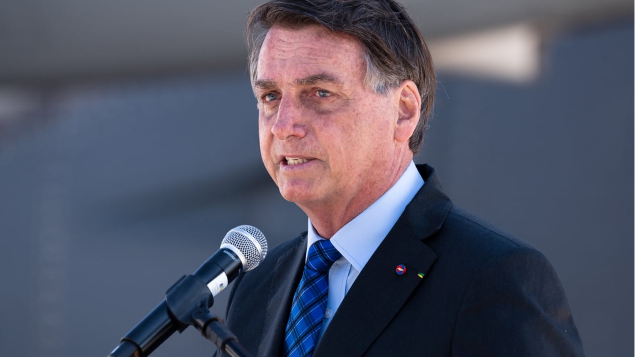 Bolsonaro diz que vai manter o auxílio emergencial se a pandemia seguir
