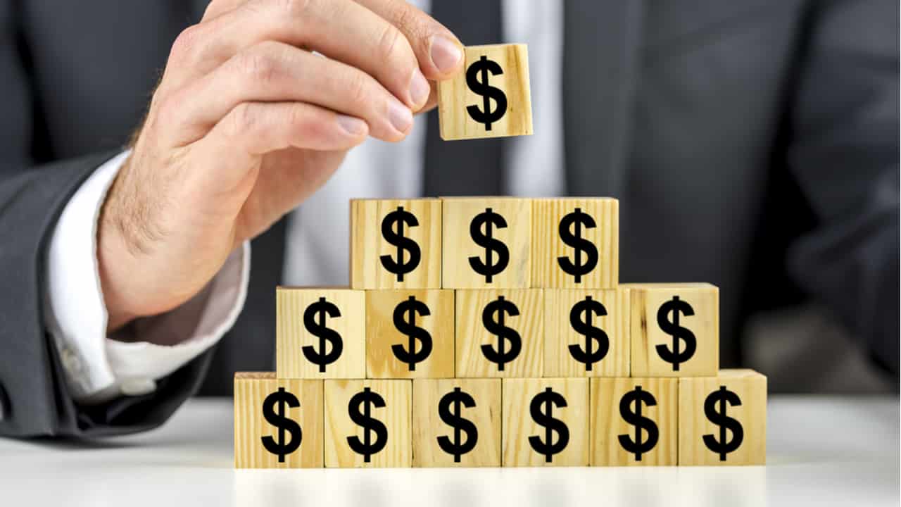 Pirâmide financeira: descubra qual o perfil das principais vítimas no país