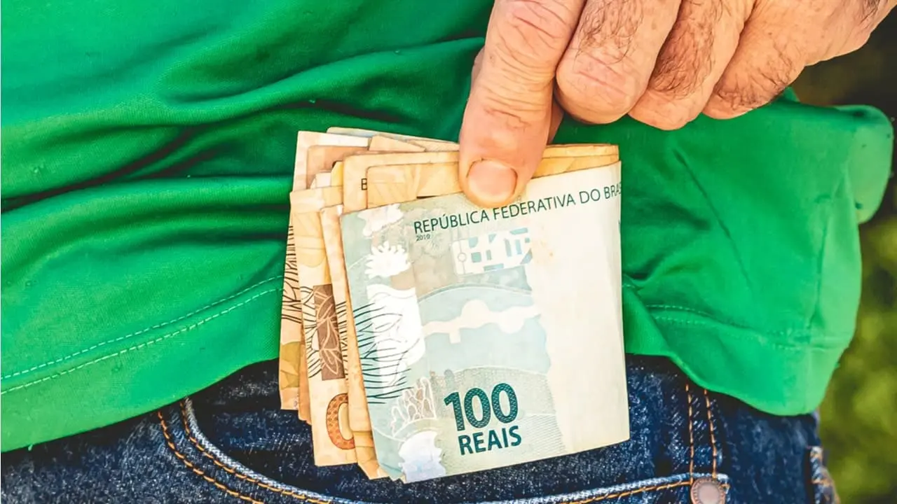 Projeto que habilita a função débito em cartões de programas assistenciais é aprovado; saiba mais