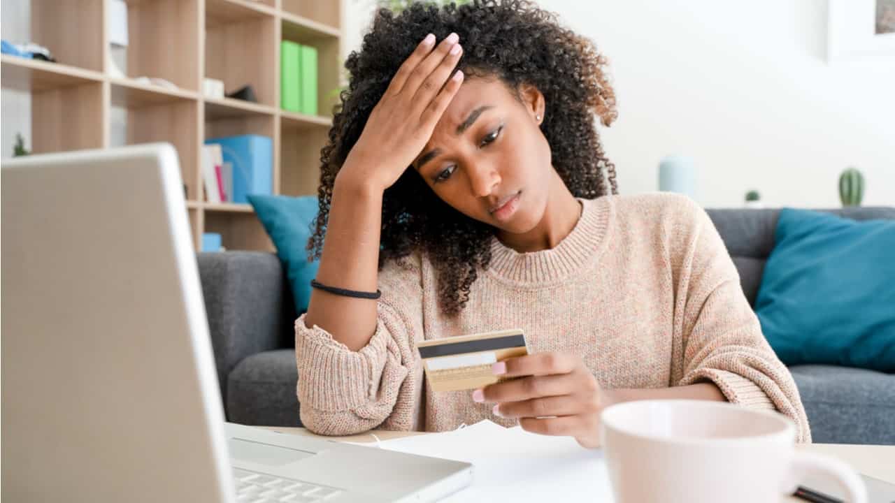 Estudo do Serasa aponta: um terço dos consumidores têm cinco ou mais cartões de crédito