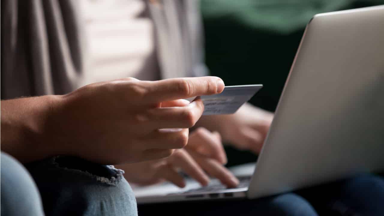 Estudante engana suposta golpista e fatura R$ 72