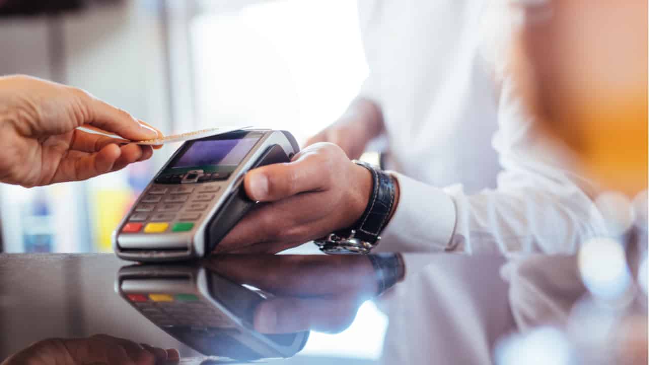 Cómo evitar la estafa de tarjeta de crédito cerca de pago