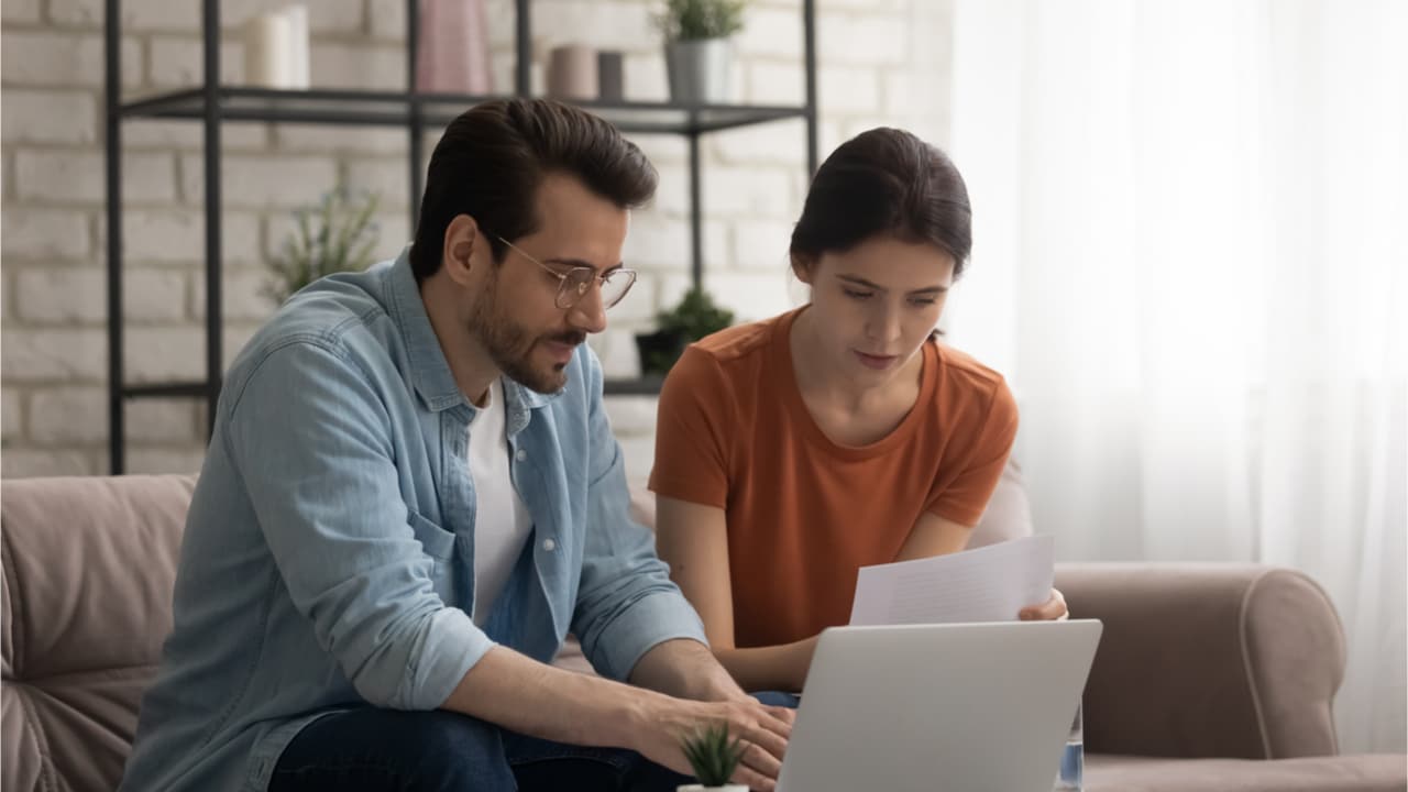 Descubra como guardar dinheiro fora do Brasil de forma legal 