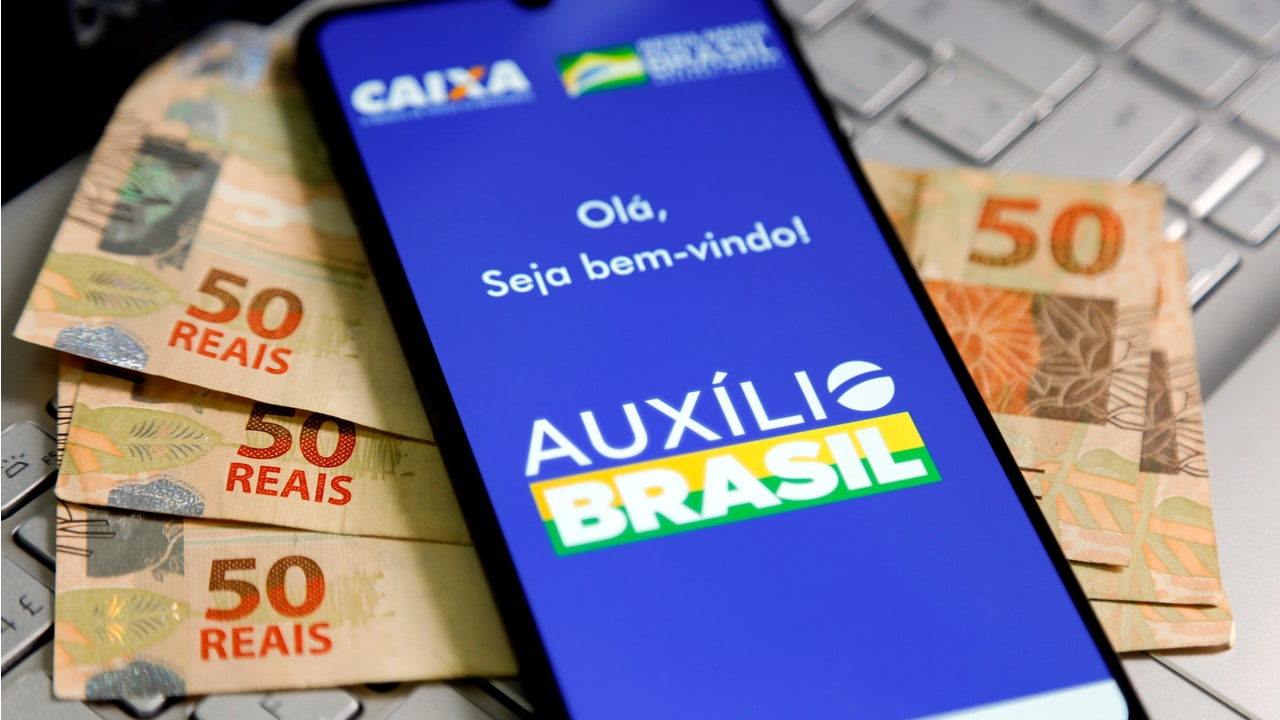 O que fazer quando o dinheiro do Auxílio Brasil não cai na conta?