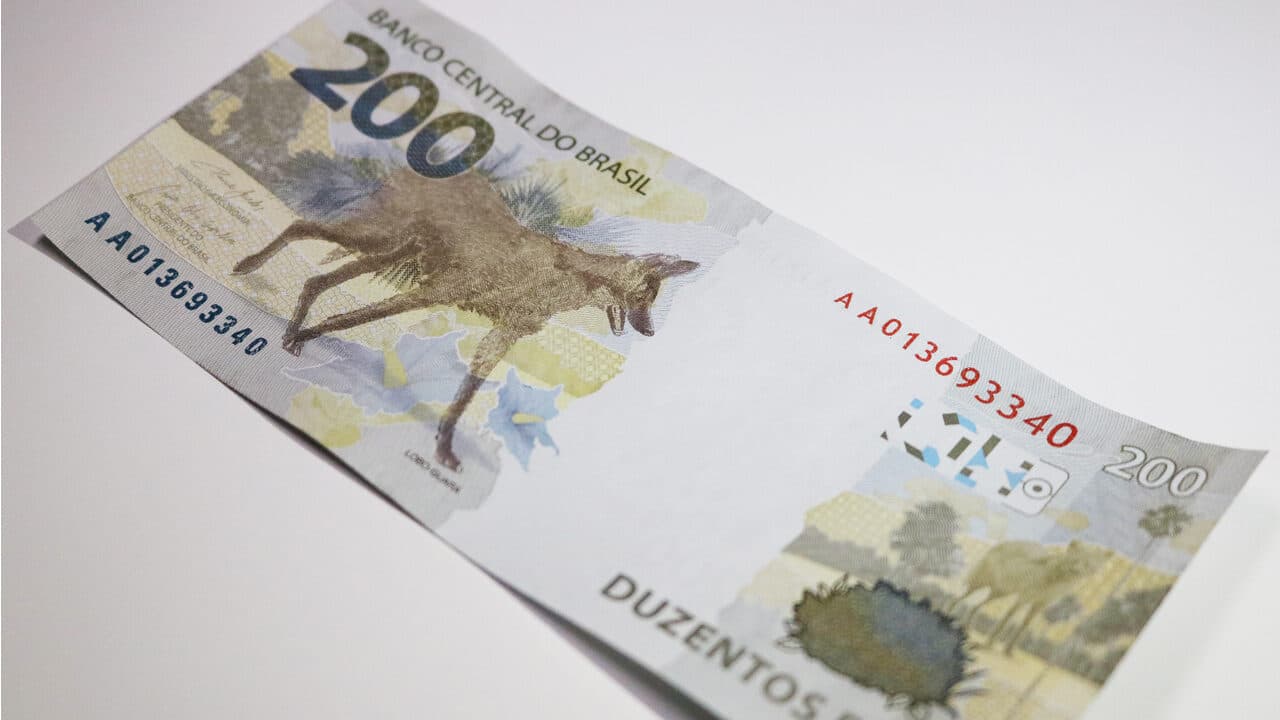 Nota de R$ 200 com estampa do lobo-guará virada para cima