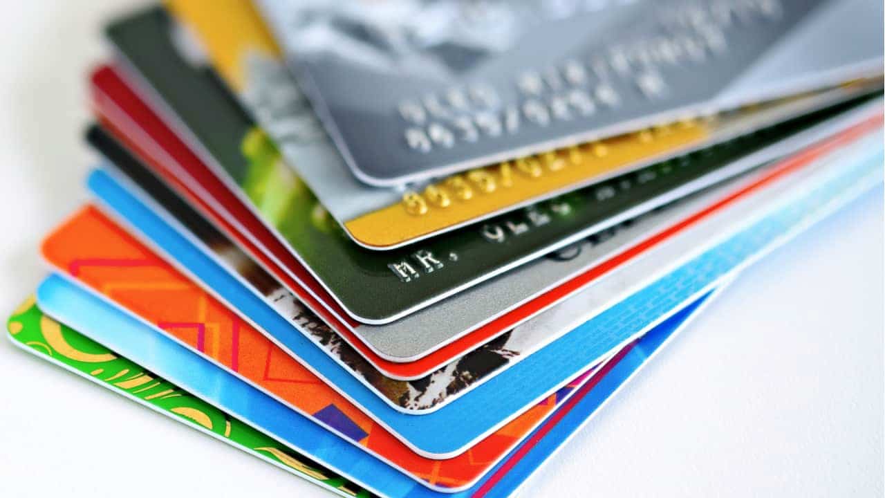 Una tarjeta de crédito que indique que el monto de la compra se liberará en Brasil