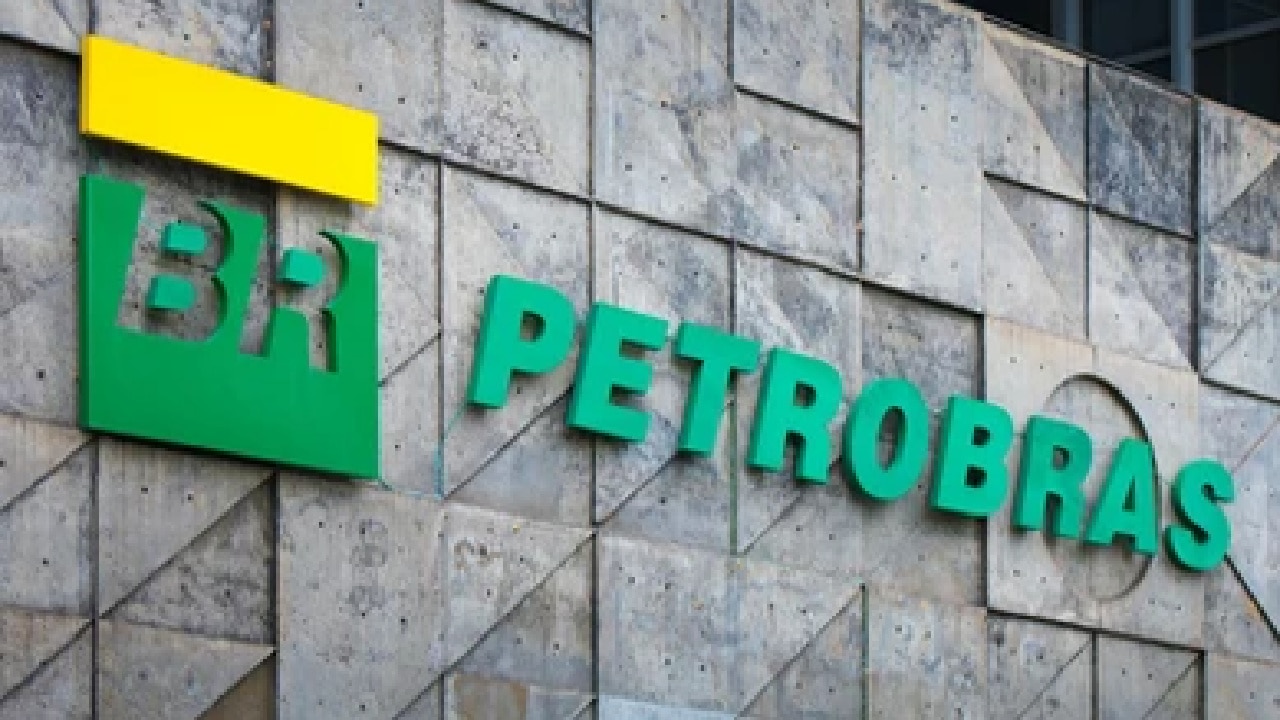 Distribuidoras e postos encarecem combustíveis mesmo com corte da Petrobras