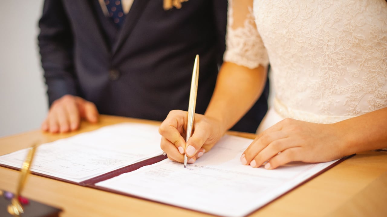 Como conseguir casar no civil de graça? Entenda