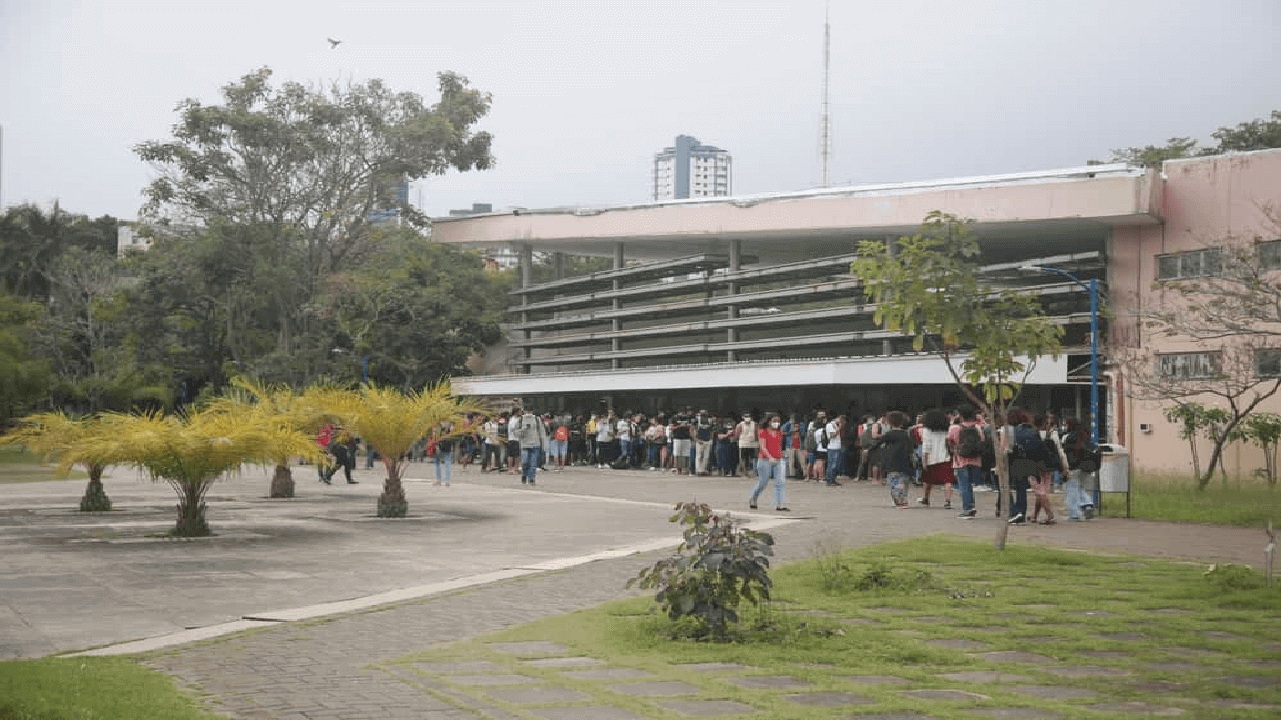 Foto de uma universidade pública brasileira