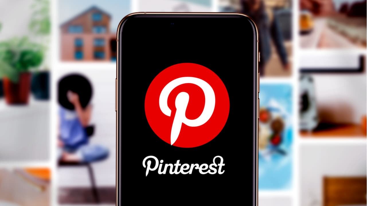 celular com aplicativo Pinterest