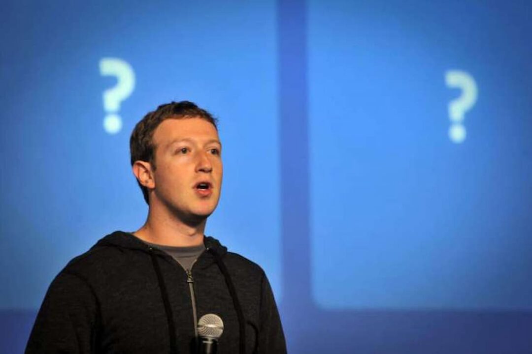 Foto do CEO do Facebook Mark Zuckerberg em frente a um telão