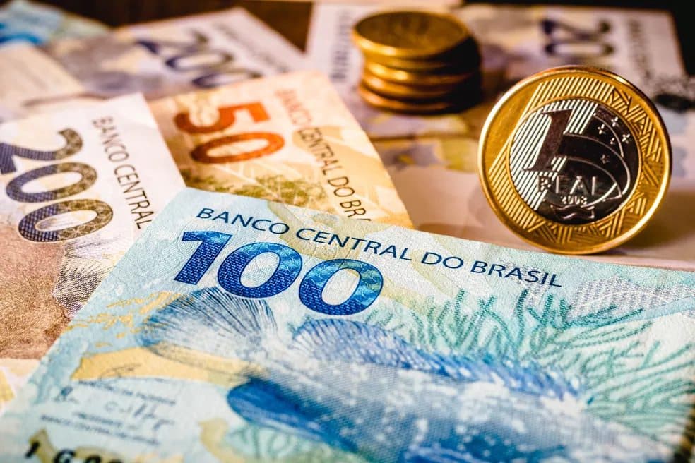 Notas de R$ 50, R$ 100, R$ 200 e moeda de R$ 1
