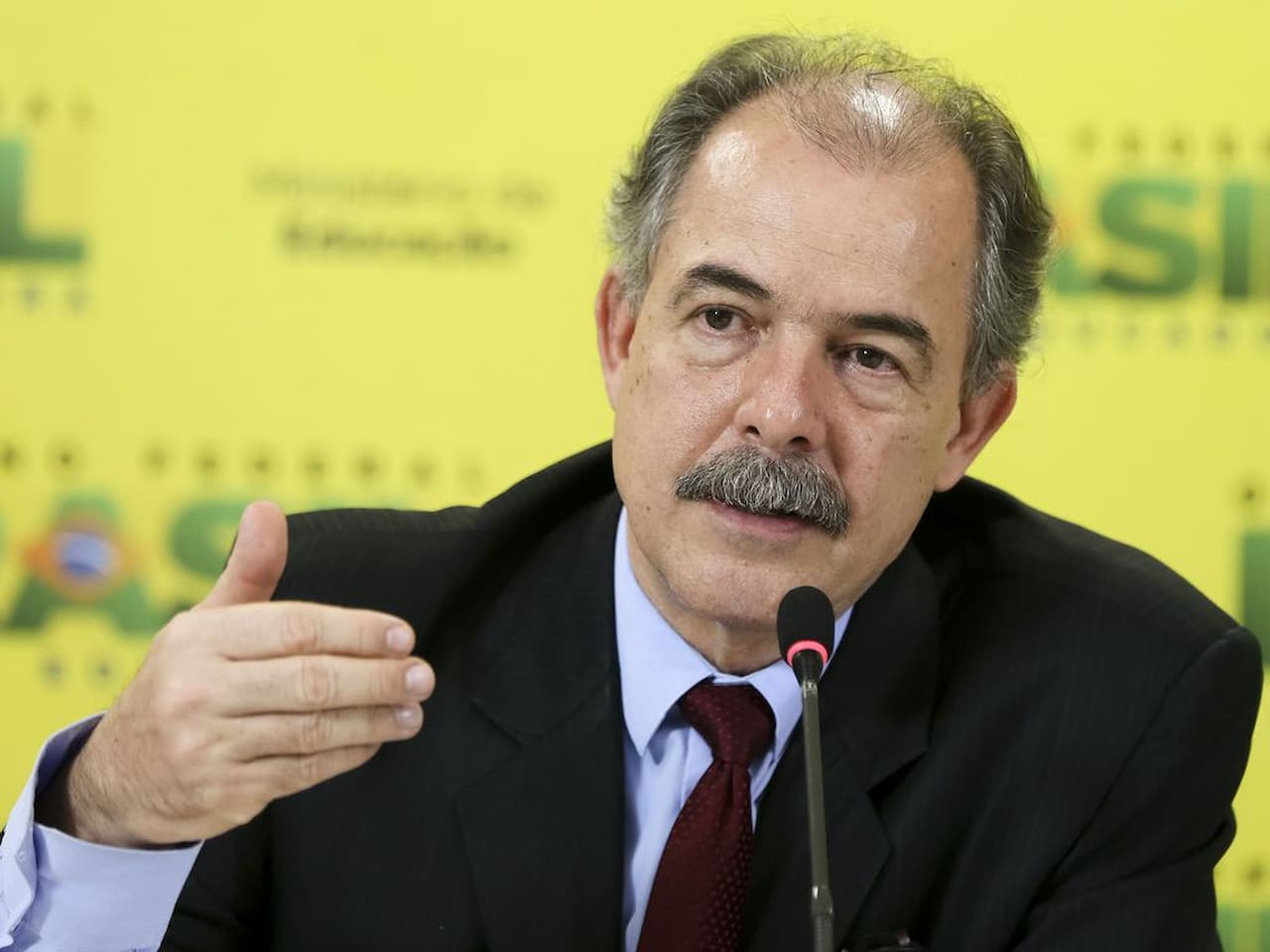 Mercado reage mal ao nome de Mercadante para BNDES ou Petrobras