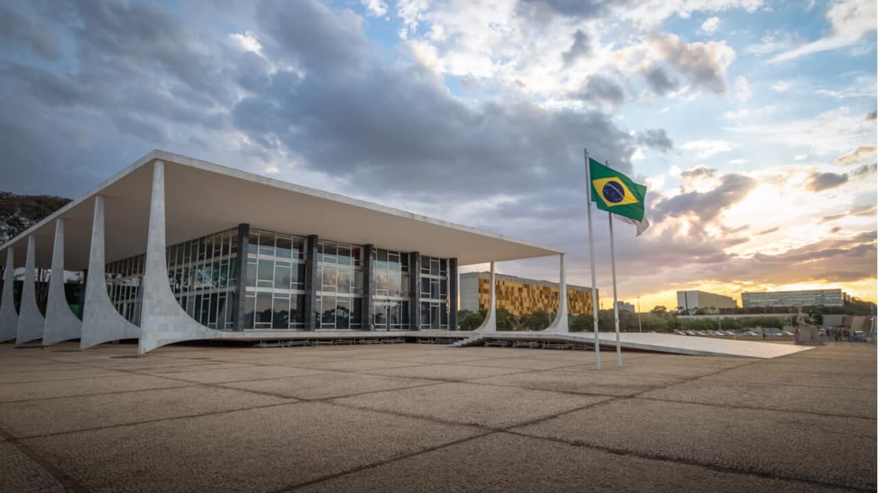 Foto ampla do prédio do STF em Brasília