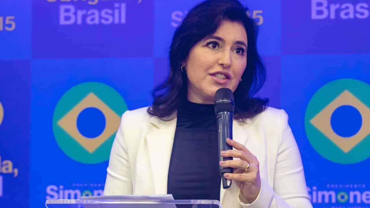 Simone tebet em discurso de apoio ao presidente Lula