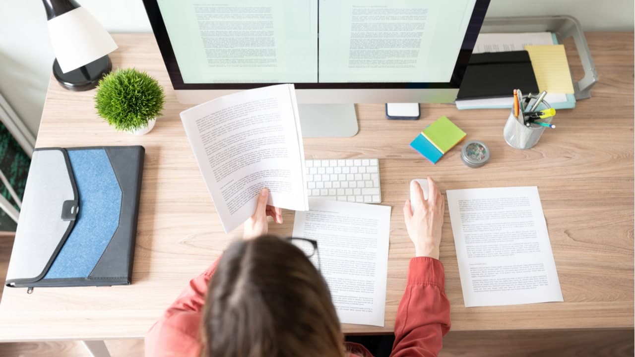 Traduzir textos dá dinheiro? Descubra agora!